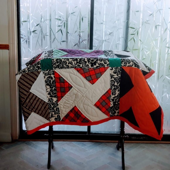 Whirlwind Vtg QUILT Hand Pieced Hand Quilted Twin 74x87 Multi Pattern & Fabric - Picture 3 of 16